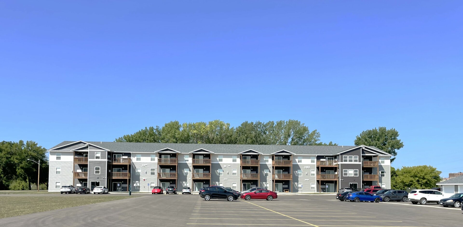 exterior of Lakeview Apartments by Herzog Property Management