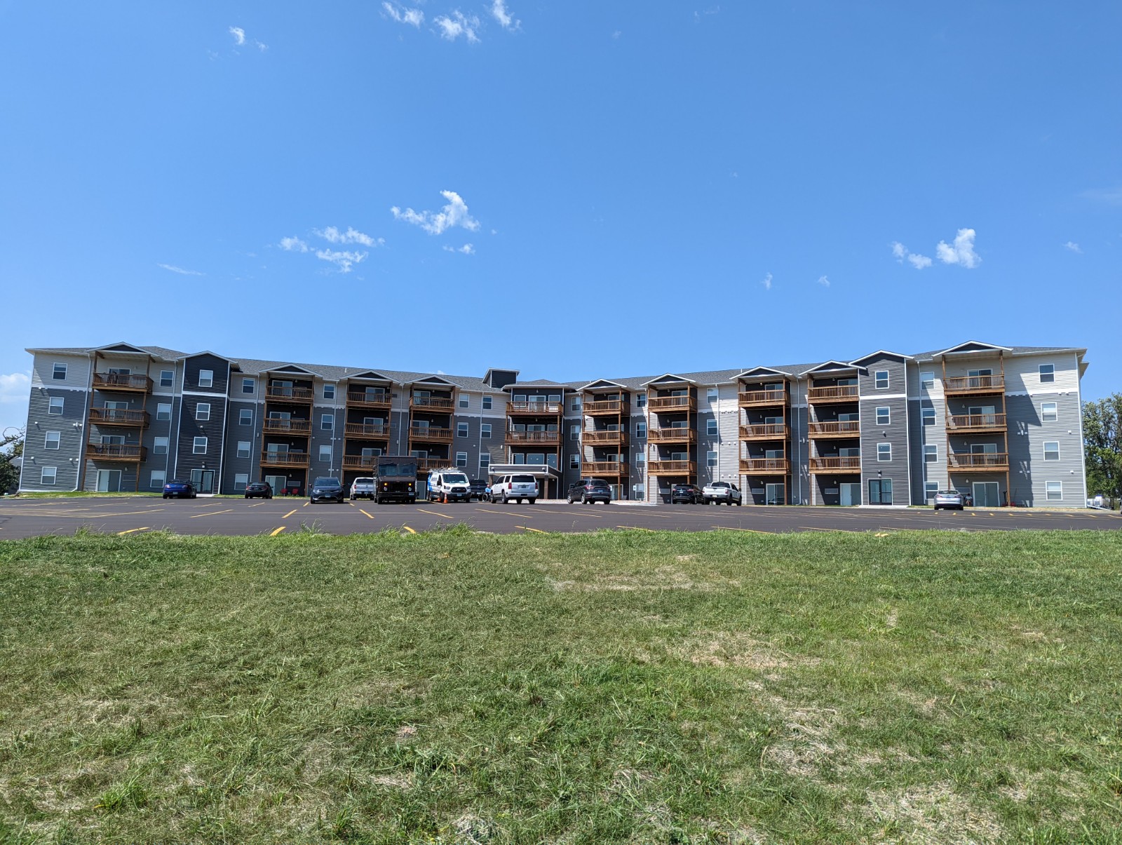 exterior of Ridgeview Apartments by Herzog Property Management